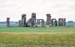 Stonehenge,-megalith,-prehistoric-monument,-Wiltshire,-Salisbury,-UNESCO,-world-heritage,-neolithic,-bronze-age,-stone-circle,-trilithons,-sarsen-stones,-bluestones,-solstice,-astronomy,-observatory,-temple,-rituals,-archaeology,-England,-druids,-ancient-civilization,-Tarek-Charara,-Kaleidos,-Kaleidos-images,-La-parole-à-limage,-heritage-photography,-visual-documentation,-archaeological-photography,-documentary-imagery,-cultural-photography